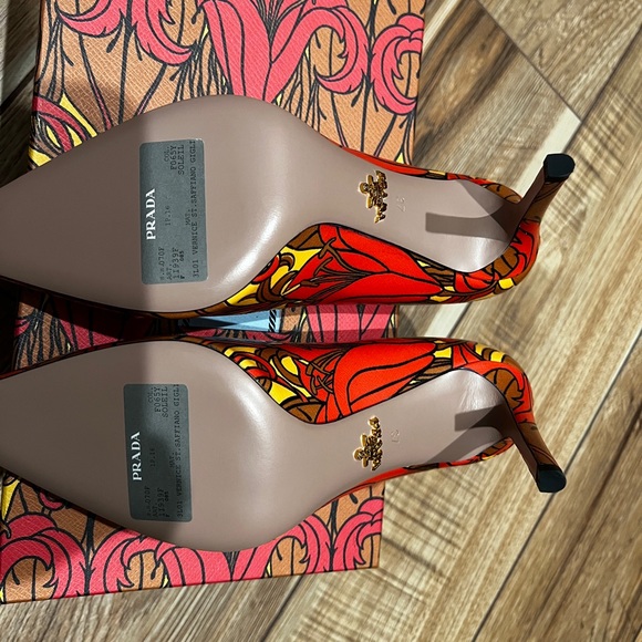 Prada Saffiano textured pumps size 37 - Picture 6 of 9